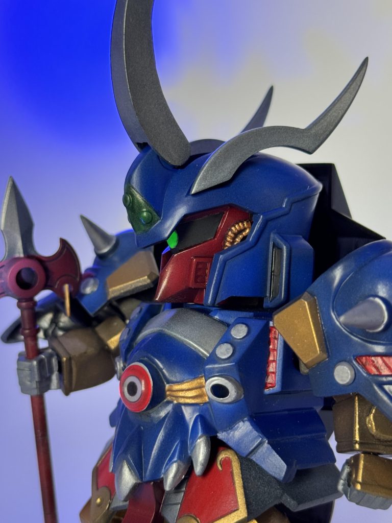 覇道武者魔殺駆はプレイバリュー、ボリューム共に素晴らしいプラモデル。可動範囲こそ狭いものの、プロポーションはグンバツ。まさに子供が楽しく遊ぶ為の仕掛けがたっぷり施されています。大人になった今こうして凝った制作や塗装などにチャレンジしながら模型を満喫していますが、そもそも子供の為の「遊び」としてプラモデルに触れたのが自分の原点であります。子供が楽しめる「遊び心」というものを私は忘れずに居たいと思う今日この頃です。SDでは珍しい、シャッコーとリグ・シャッコーの武者でした♨️