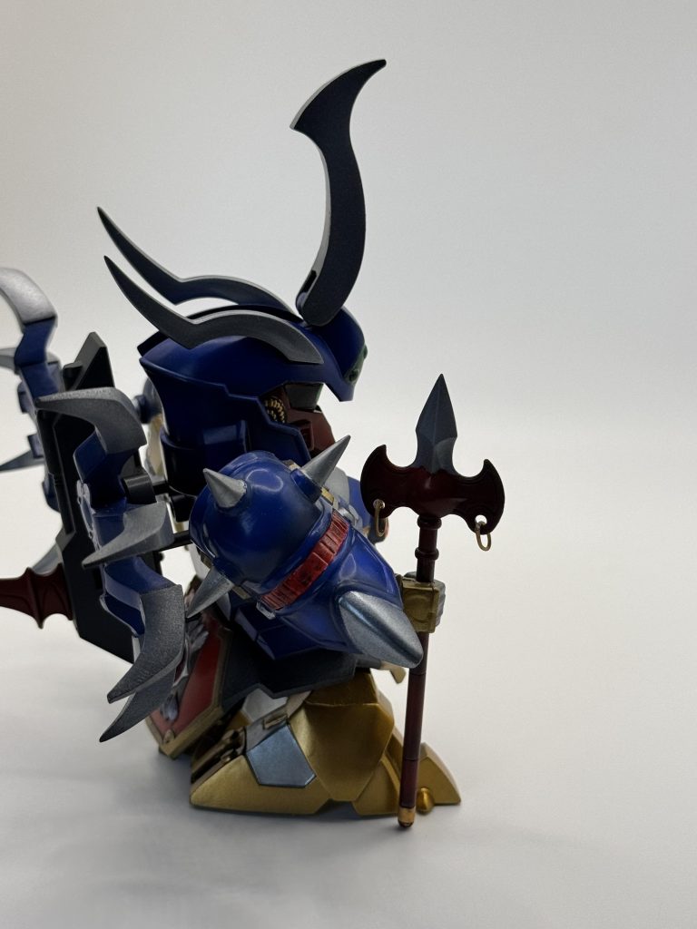 手に持っているのは「まやかしの錫杖」(しゃくじょう)