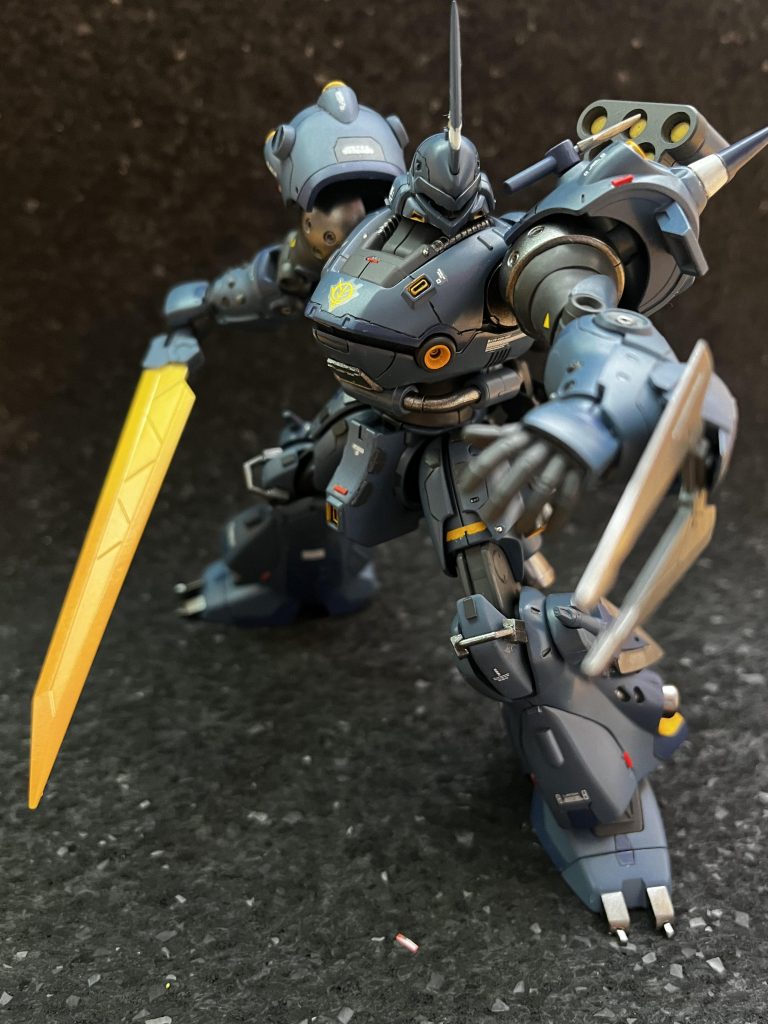 ケンプファーって銃火器のイメージですが、近接武器を持たせても似合うだろうなぁと思いこの形にヒートソードは使用時未使用時で色分けしています