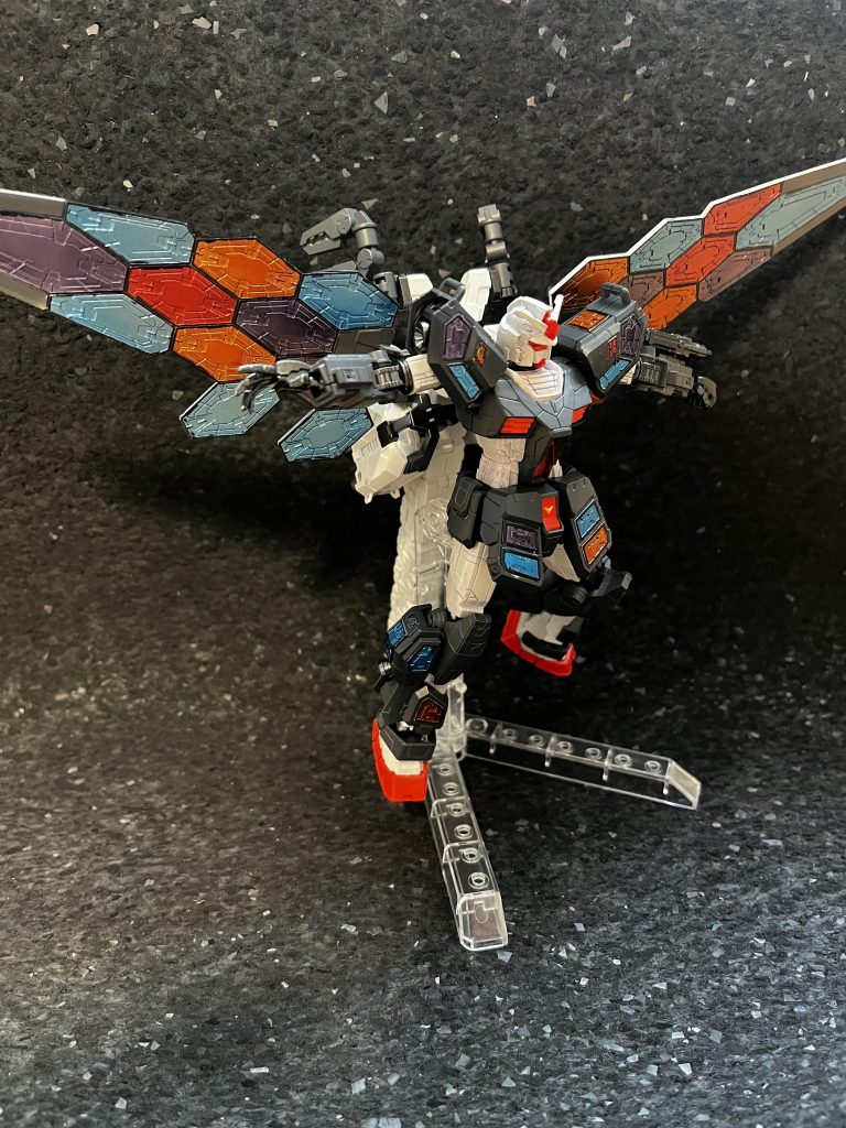 グラスフェザーはパーティングラインもけっこうあって表面処理が大変ですね本体はEGなだけあって塗り分けも優秀