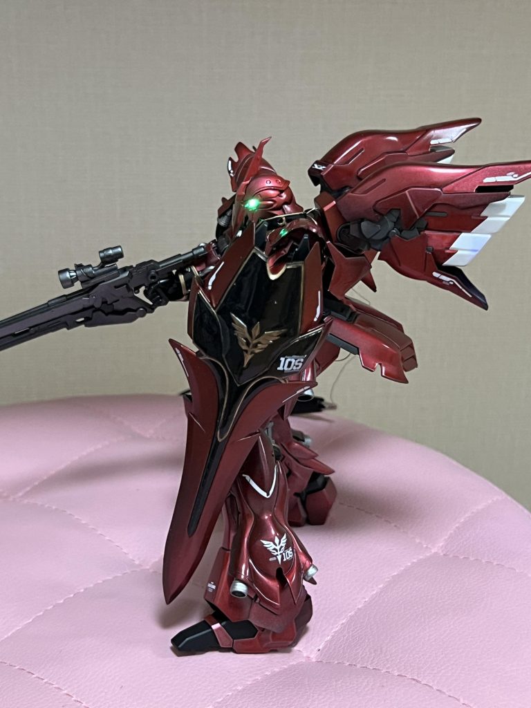 皆さん苦労しているエングレービング塗装はラッカー金→エナメルブラック後拭き取りで泣きそうになりました。拭き取りすぎましたがエナメルの筆塗りでリタッチで乗り越えました。金の下地が出てしまったところは放置。エナメルは伸びが良いので筆塗り時助かりました。