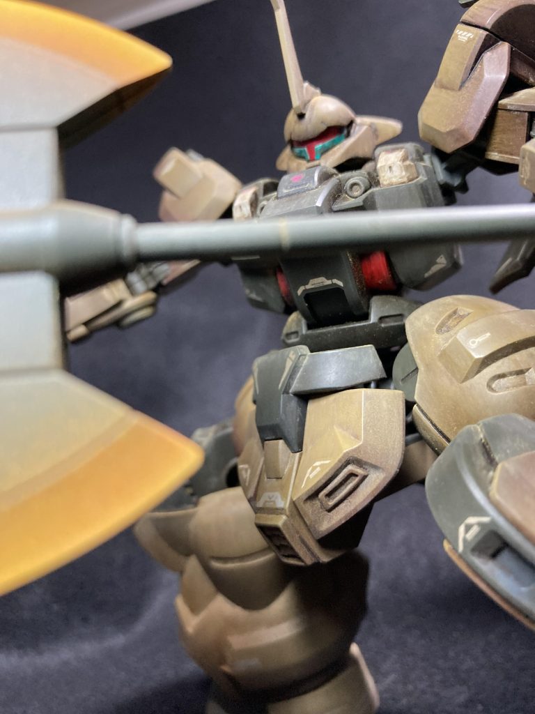 彼女の髪色と靴からカラーをイメージし…