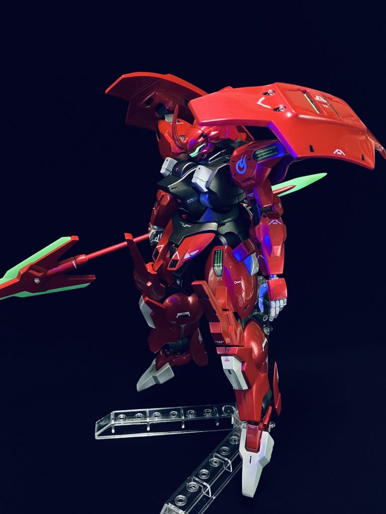 カメラアイはメタリック感とブラックライトで光らせるのを両立したかったので蛍光キャンディにしてみました