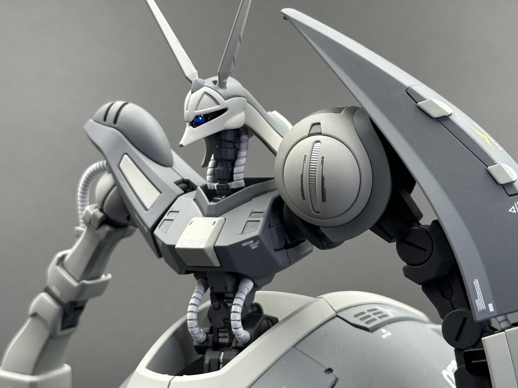 モノアイに蛍光ブルー、動力パイプは白に変更してます。