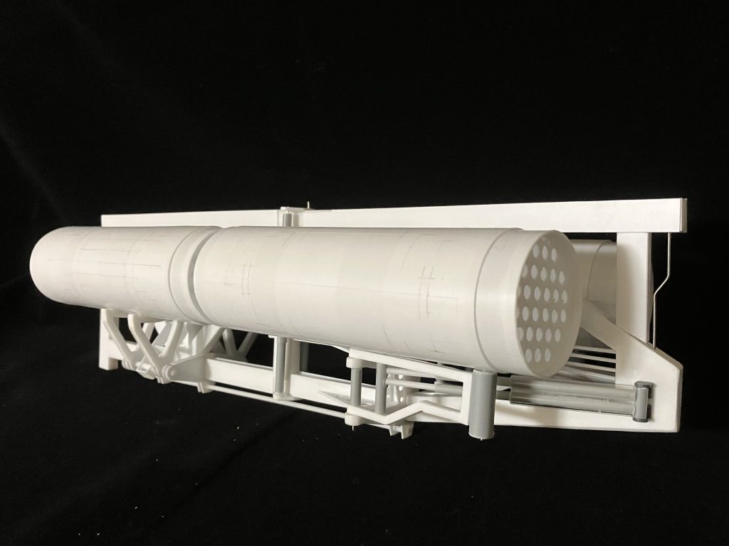 ミサイルポッド収納時は前後一列に揃うように