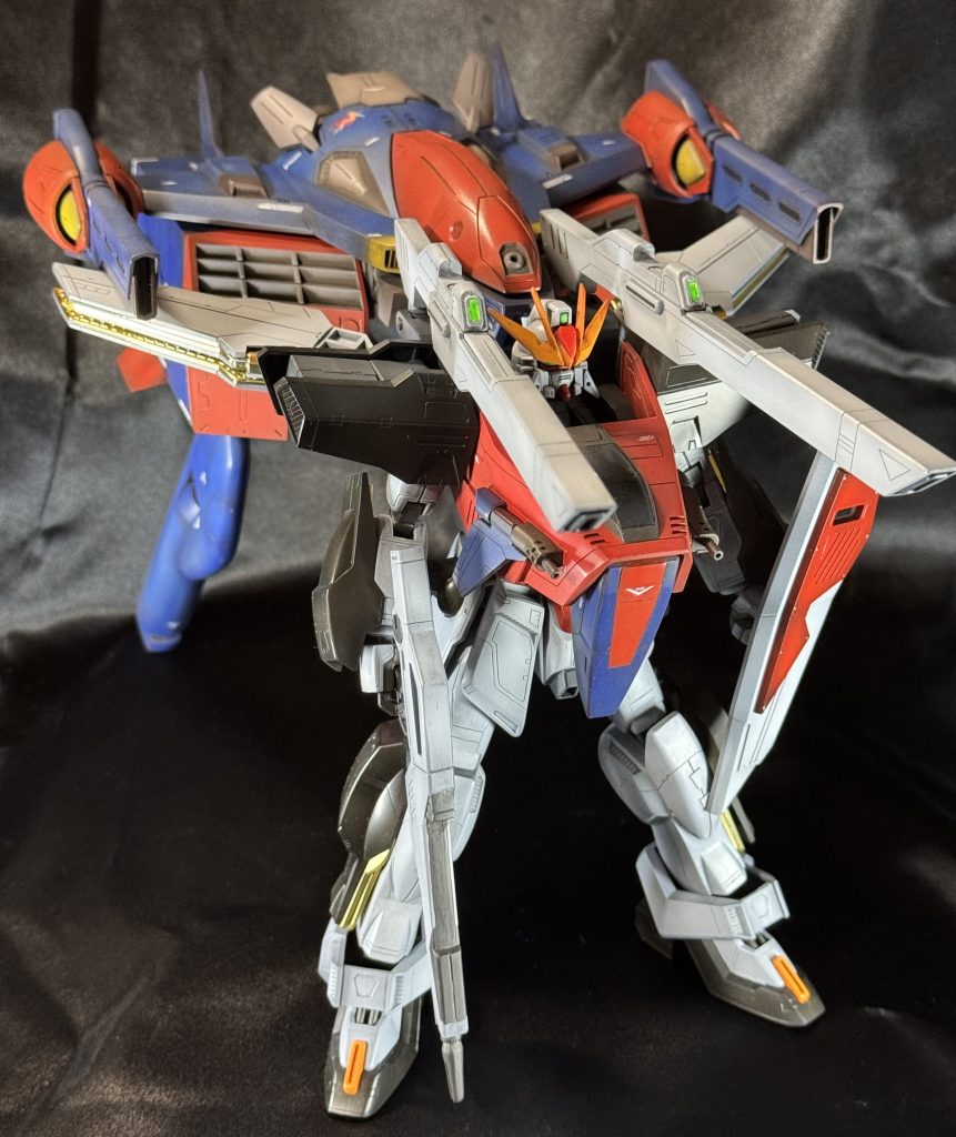 物語終盤に登場するGファルコンは各種ガンダムをキャリーする支援戦闘機であり、DX、レオパルドデストロイ、エアマスターバーストと合体が可能です✨️