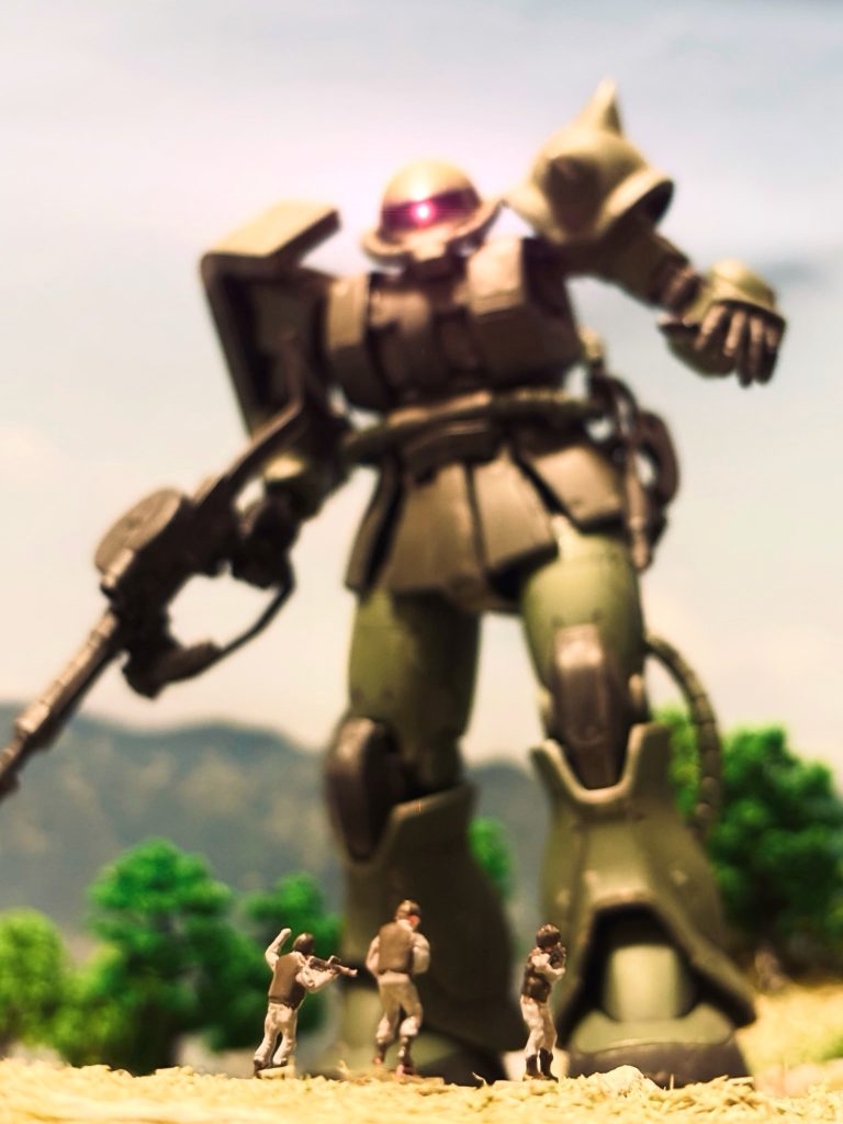 87戦隊歩兵隊の進路に、一つ目の巨人が立ちふさがる。彼らの装備ではなすすべもなく、文字通り蹴散らされるのを待つばかりだ。