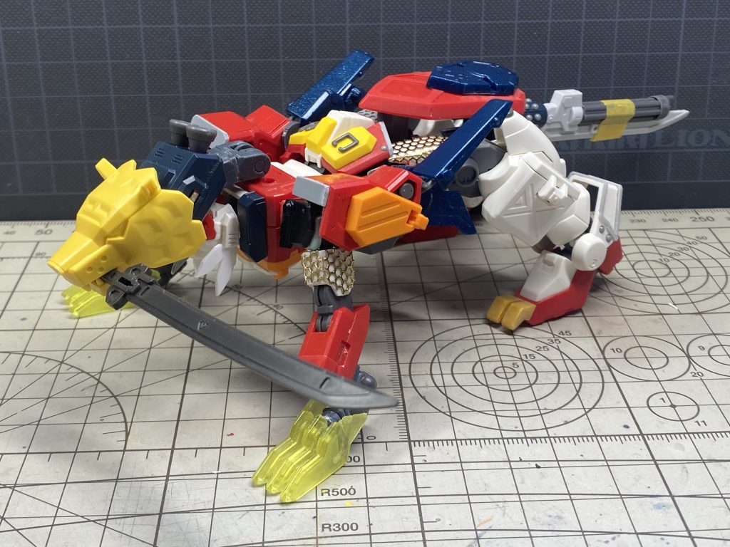 刀を咥えるのは、忍者戦士飛影の獣魔リスペクト。