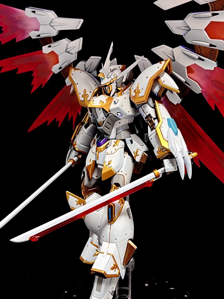 せっかくの綺麗な曲面にモールド追加はもったいない、そもそもまだ挑戦したことない、いつもの某国デカールは色が合わない、でも何かしらで密度は上げたい、既出のネタ以外で何か出来ないもんかと悩んだ結果のメタルボールでした。既存モールドも深く彫りなおして別パーツ感を出し、そこにメタルボールを配置することによって鉄板を組み合わせたような感じが出ればと思ったんですが。。🤨エングレービング周りの白パーツは際立つようにあえてC面を作り、エングレービング自体も面取りをして別パーツ感を更に強調しました。素組み時の違和感が無くなったかなぁと🤔