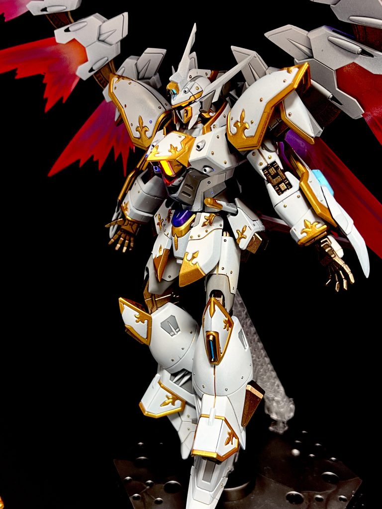 さぁデカールをと思ってとりあえず組んでみると思ったより兵器味は無く、メタルボールを追加したことで30minutesのリーベルなんとかみたいな鎧を纏った人体に近い感じがしたので、今回はデカールはスルーしました。モノアイは蛍光レッドの手書きです。