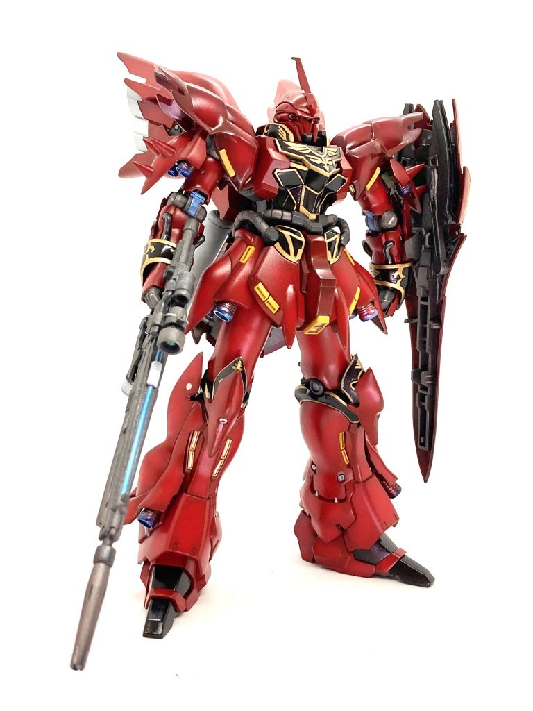 細かい部分はアクリル塗料とエナメル塗料の筆塗り。かなりこだわって塗り分けしてるみたいですね〜🤔