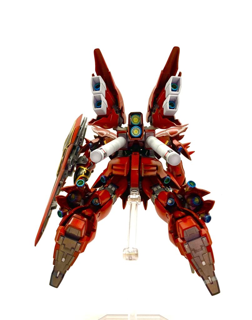 バーニア、武器、プロペラントタンク、関節など…  こだわりの塗り分けとのこと😌このあたりは既にパパを超えてますね😳