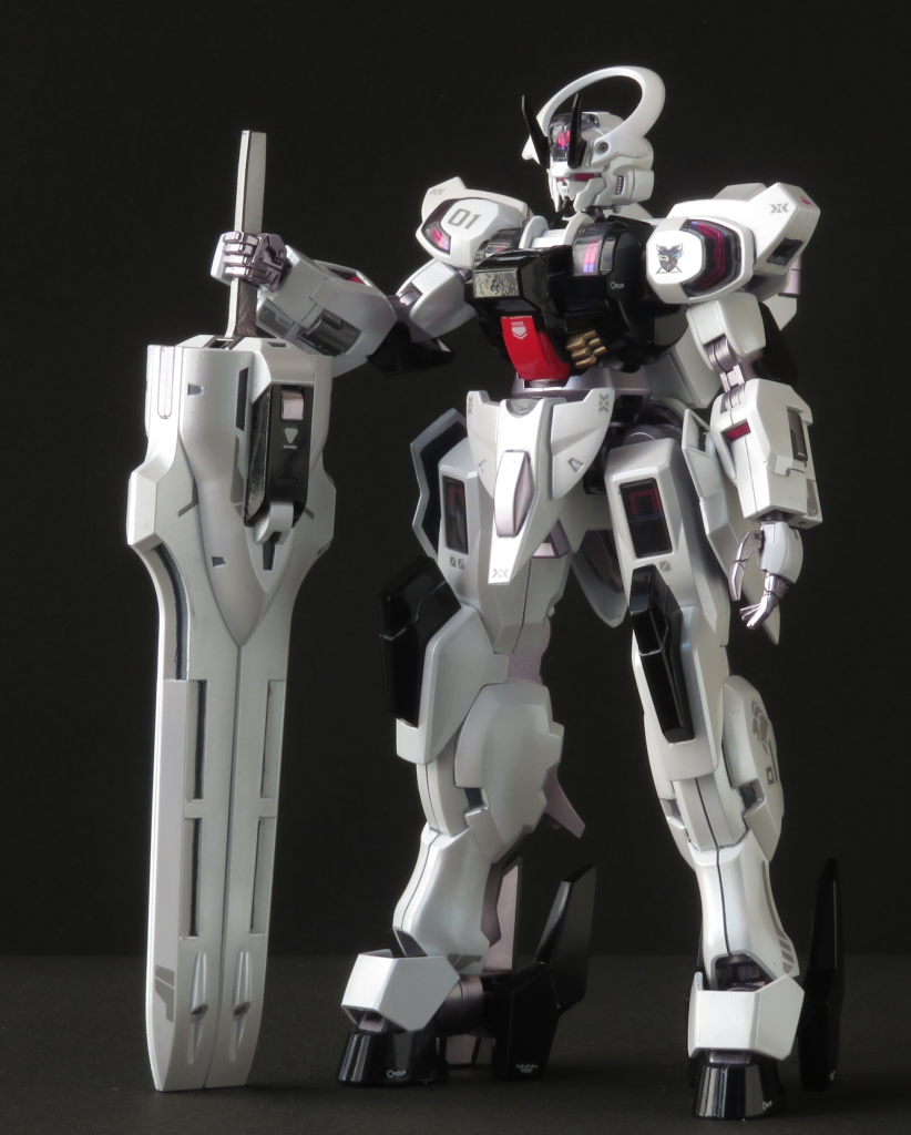 基本色はホワイトの上にクレオダイアモンドシルバー関節はクレオススーパーシルバーを2にGXメタルパープルを1くらいの割合い最終的に全体はクリアーでテカテカにしてやりましたぶっちゃけ色選択は某MHを作成する時のテストも兼ねて