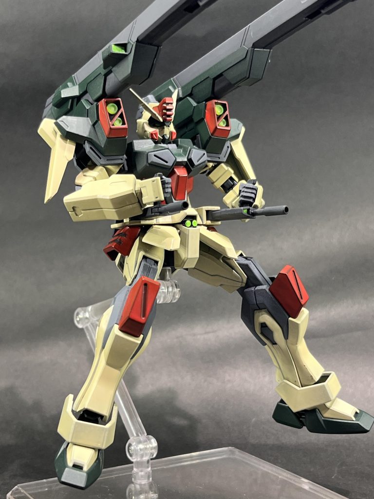 特に改造はしていません。20年前のHGに比べると色分けも関節もとんでもないですね