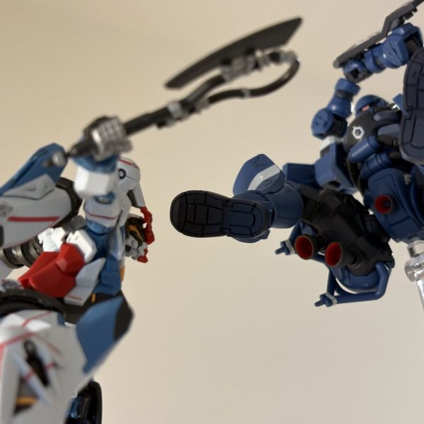 ジークアクス🆚軍警ザク