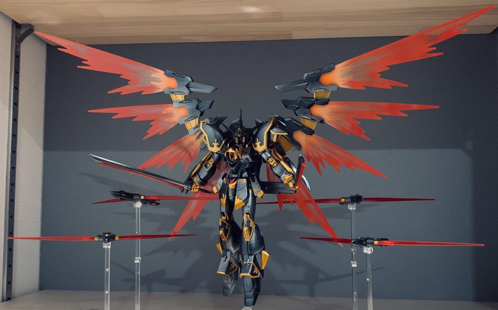 このカッコいい羽エフェクトが普通に付いてきてるのがすごいなぁと思ってます。ここまできたらドラグーンを飾るベースも付いていればと思いましたがまぁ難しいですよね。