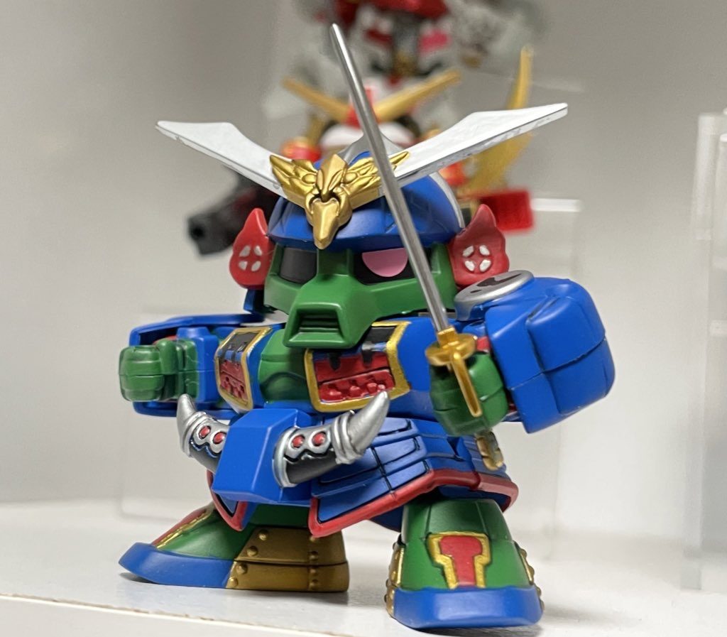 長男の古殺駆です。こちらは22年の4月に作成3人ともプラモのパッケージイラストではなく、思い入れが強いアニメOVAやカードダスのを元にカラーリングしました。