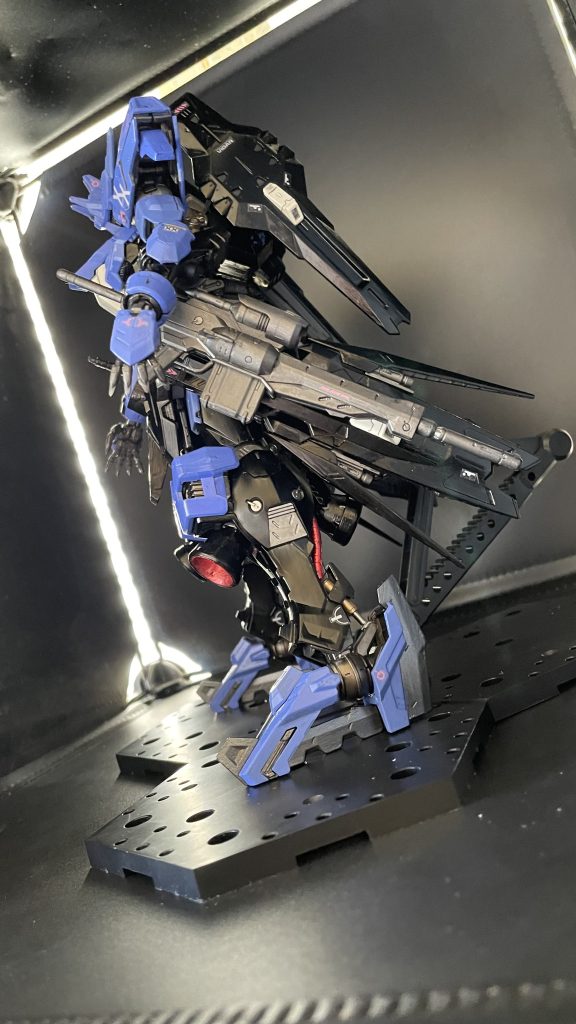 ホワイト部はスミ入れを施しました。