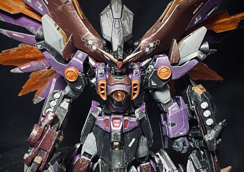 バックパックと武装のボリュームアップに合わせて、肩のボリュームを【ストライクガンダムの膝パーツでバックパックに負けないボリュームに変更