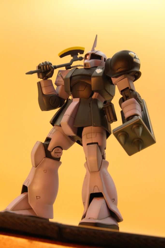 以上、今回はHGザクⅠでした。粗だらけな作品ですが、今まで興味の無かった指揮官機を作る楽しさを教えてくれたすばらしいキットでした♪次回はグフか水泳部か…拙い作品を最後までご覧くださり、ありがとうございましたm(_ _)m