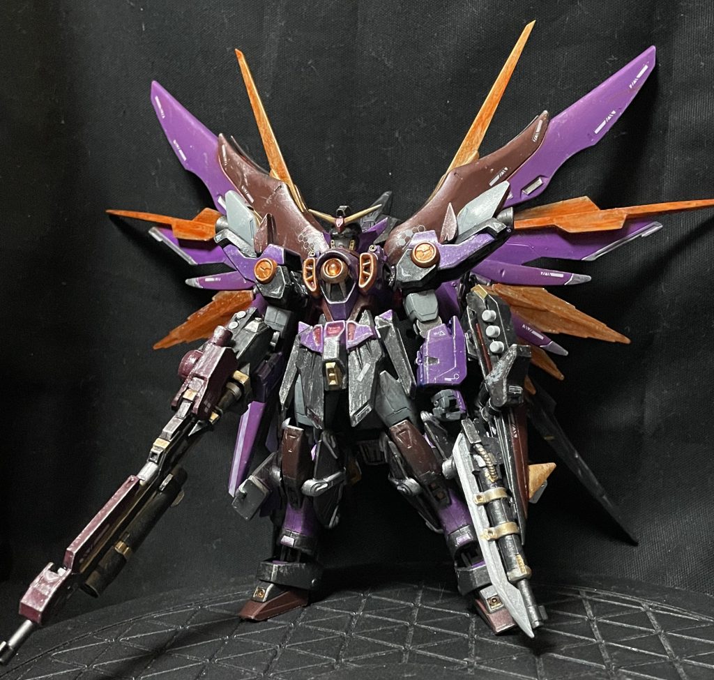 XXXG-01Ｗウイングガンダム現地改修型『フォールン ウイングガンダム』課題であったバスターライフル弾数の改善と、バスターライフル以外の兵装の追加ウイングバックパックの見直し