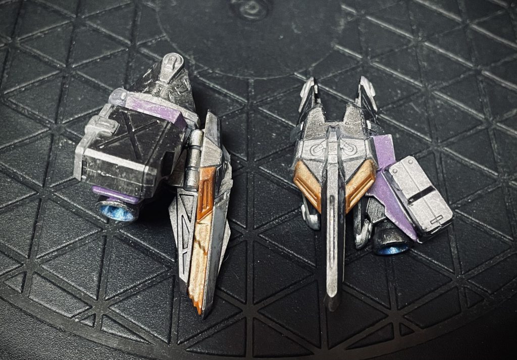 足の高機動ユニットにはミサイルコンテナ