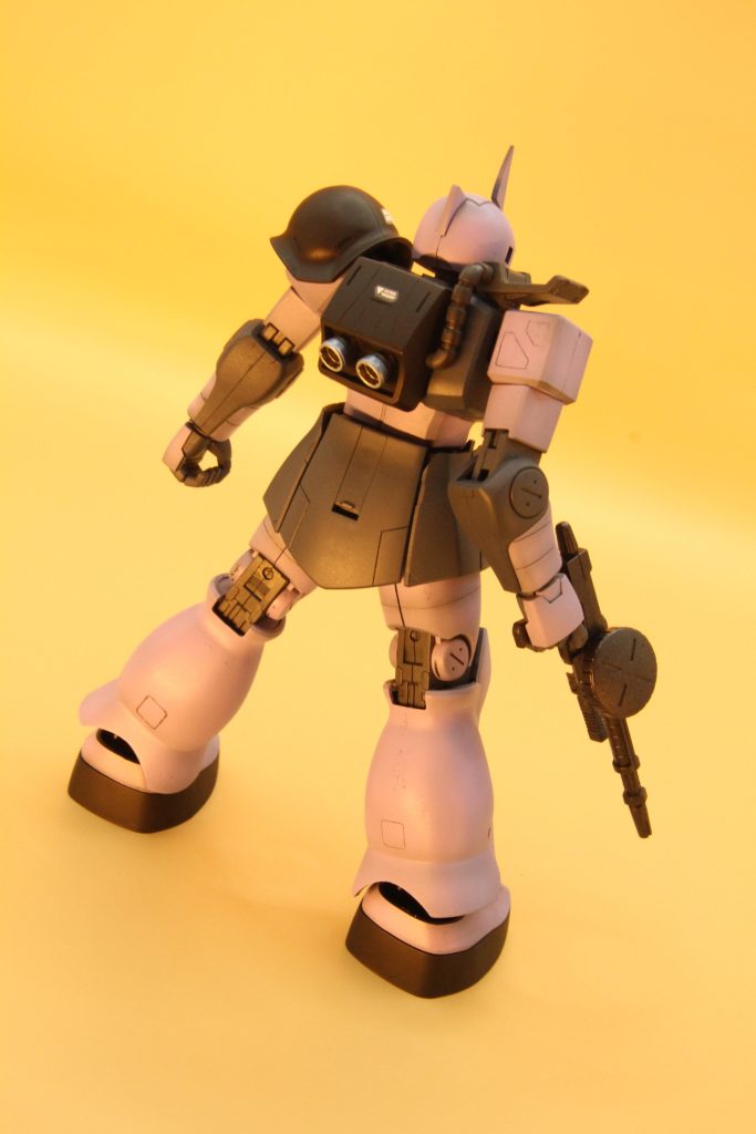 製作はモールドの追加と塗装でのイメージ変更に加えて、合わせ目はがっつり残しています。やりたいことだけやったらこうなりました（笑）