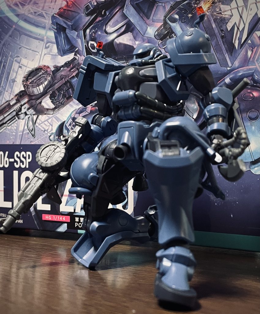 さすがは最新キット!ジークアクスの機体も見慣れたら気にならないかも!と思いましたが、ザクでギリって感じでした。出張先のホテルでぱち組して、軍警ザクのキットしか使えないという縛りでやった割にはそれっぽくなった気がします。帰ってからこれ以上やるかはわからなかったので、一応完成投稿です。