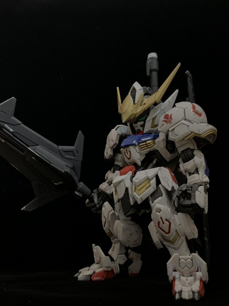 立ち姿も様になっています。ゴールド部・シルバー部のみ塗装しております。