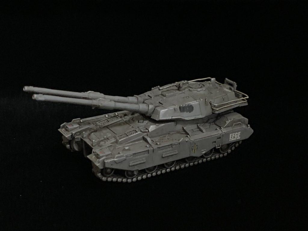 前回との差異は車両前方のカバーを外した点です。1/35のものだと付いていない形も選べるようでしたので、前回との違いを出したいと思い外してみました。パーツが余るだけなのでちょっともったいない気もしましたが（笑）