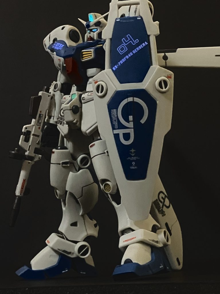 ライフルはGP01用のものを持たせてます。センサ類はガイアの蛍光ブルーグリーンで塗装。