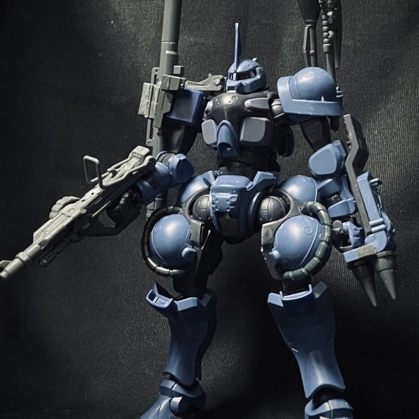 https://gumpla.jp/hg/2369265出張先で作成していた軍警ザクを旧ザクに変更を、戻って続けています。イメージは隊長機としてパーツを付けたし、1/144ザクⅠに同梱されている武器類をシステムウェポンセットとザク1のキットを使って装備可能に。ザクマシンガン、ザクバズーカ、シュツルムファウスト、ナックルシールド、ヒートホークを装備 （4枚目）