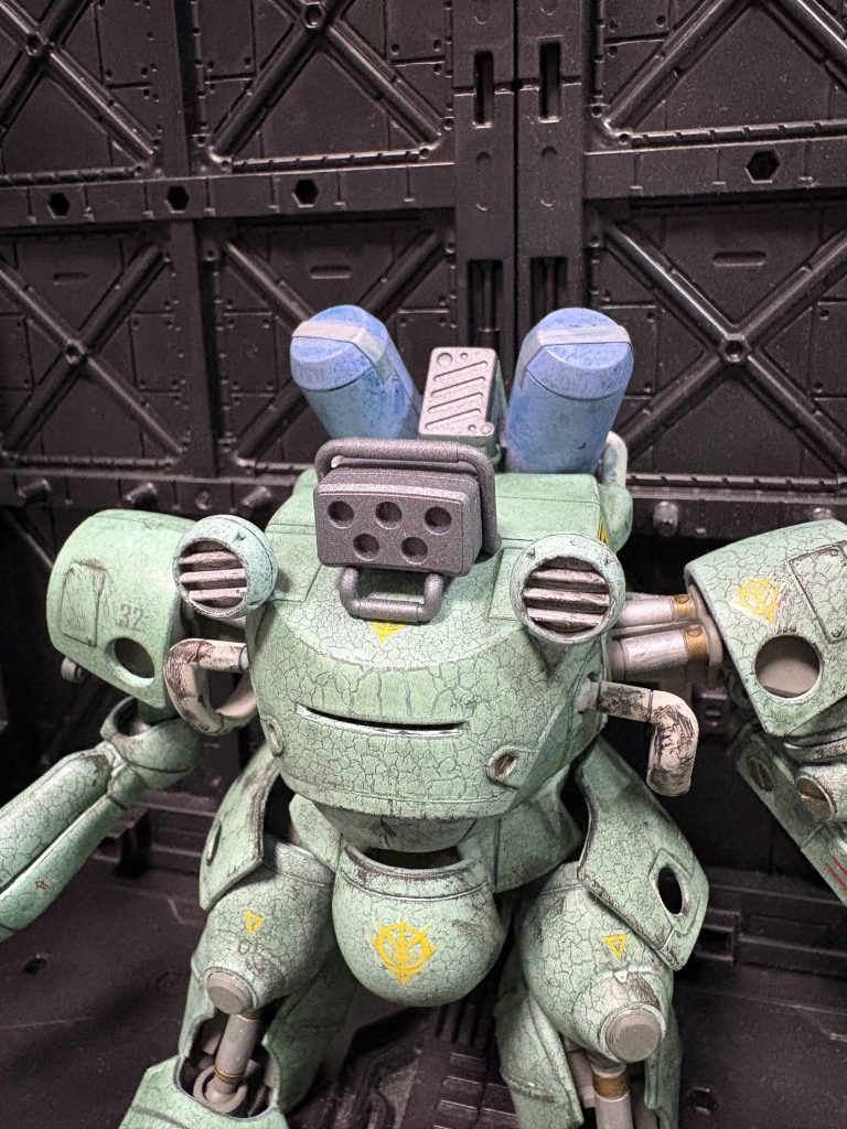 クラック塗装と汚し塗装で製作!