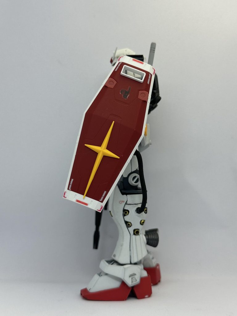 左サイドシールドはRGガンダム
