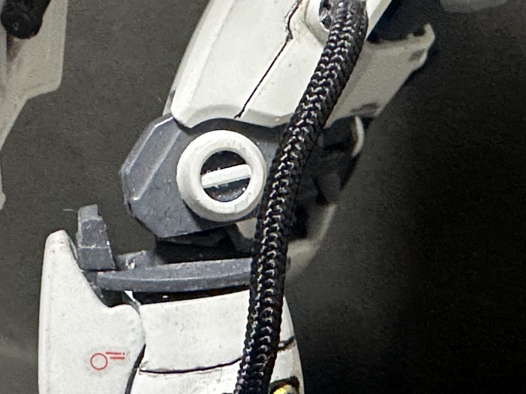 ガンダム装甲内部のサイコザクの中身も再現しました。