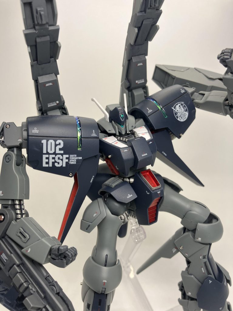 各種パイプ類はいつも通りガンダムマーカーのメッキシルバー、隙間をスミ入れ細マーカーでちょい塗りすると、昔のガス湯沸かし器のホースみたいで気に入ってます🥰