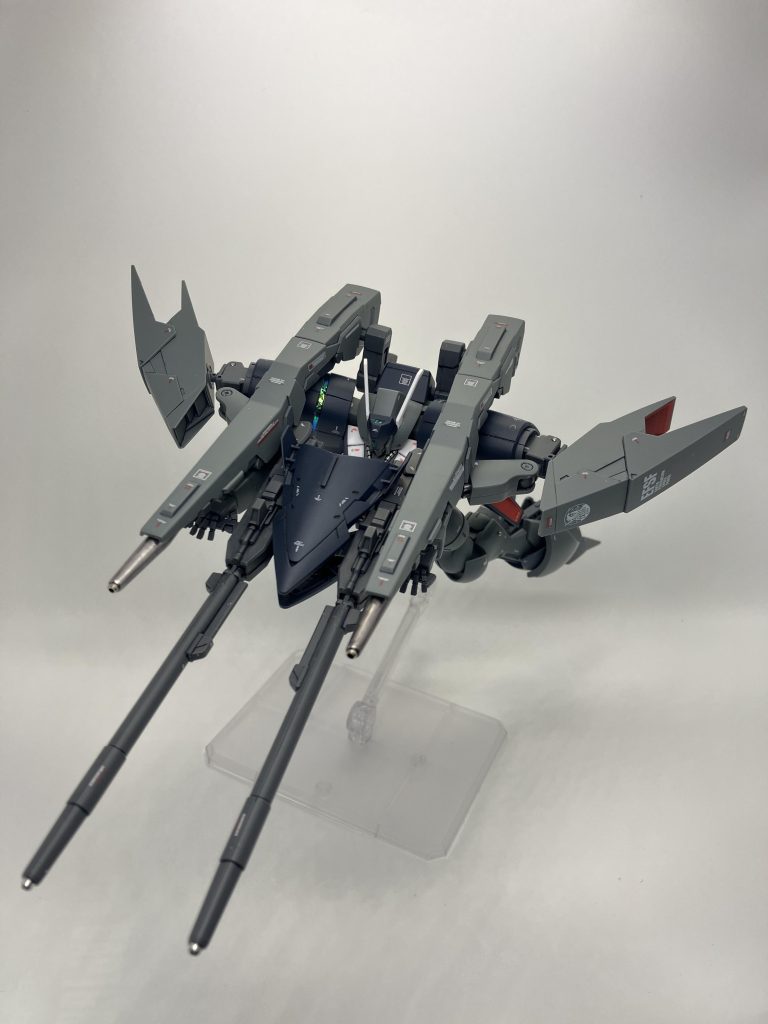 可変機なのでと、、、一部デカールと塗膜を犠牲にして、変形慣行します😭