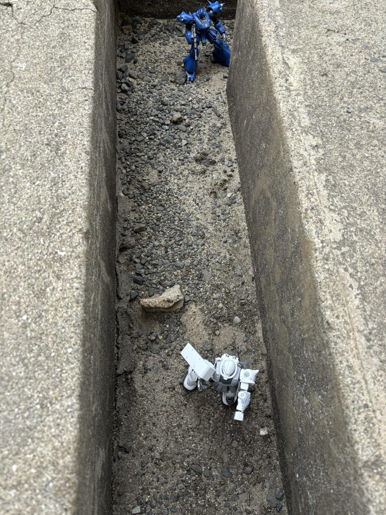 連邦軍に鹵獲されたザクか！撃墜する