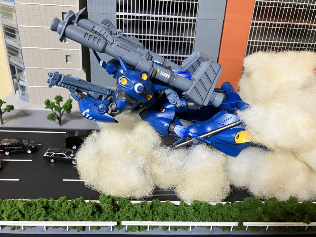 ミニカーをもっと増やして道路を賑やかにすればよかった。撮影時は4台しかなかったのですが、やはり少なすぎました。