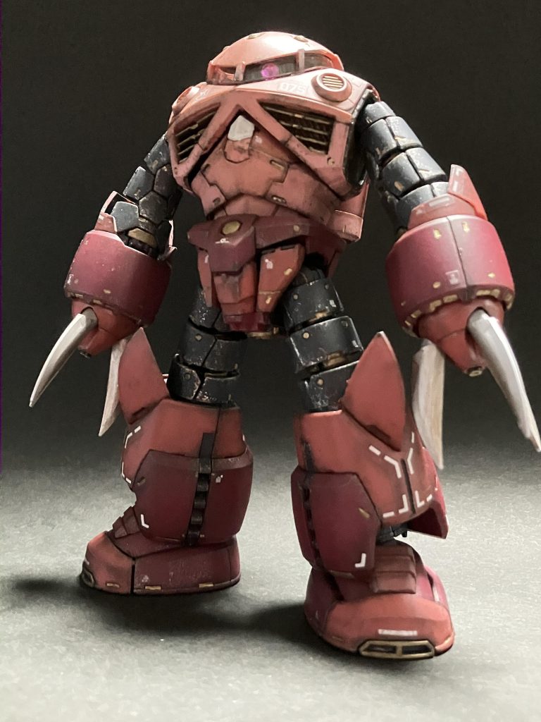 モノアイのクリアパーツ部にうっかりつや消しをスプレーしてしまいくもりました。手遅れなのに拭き取ろうと懸命にキッチンペーパーなどでふきふきしてたら・・・割りました(gundam-kao9)www仕方なくパーツを取り寄せました。1ヶ月くらいかかりました(gundam-kao5)