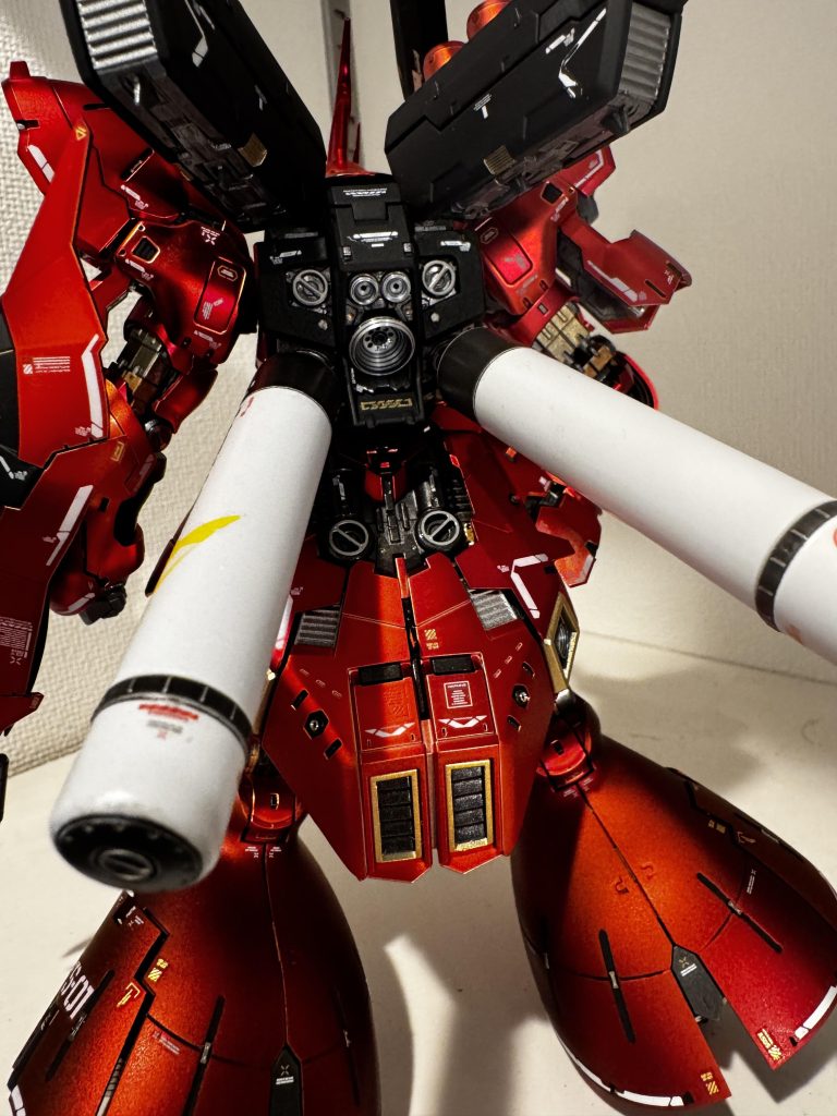 バーニア類は贅沢にハイキューパーツさんのメタルパーツを使用。エッチングパーツも使用してみましたが、接着剤が弱すぎて、ポージングの際に剥がれやすい点が次回の課題。