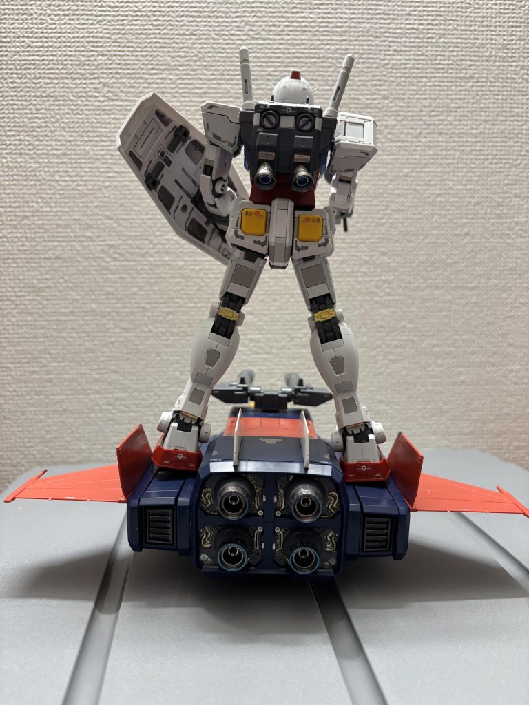 バックショットバーニア廻りの配管を強調したく、グレーメタルゴールドメッキシルバー上記で塗り分けバーニアはエンド部をメタリックブルーメタリックパープルを混ぜる様に塗り込み、チタン焼けを意識しました