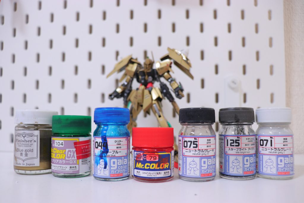 今回の制作に使用した塗料たちです！汚くてすみません💦