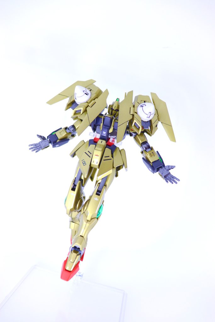 GNフィールドツインドライブの高濃度粒子を、機体周囲に解放することでバリアを形成する。実弾、ビーム兵器を遮断できるが大量の粒子消費とその間武装が使えない為基本的には使用せずツインドライブの機動性を活かし被弾を避けて戦うことが多い。