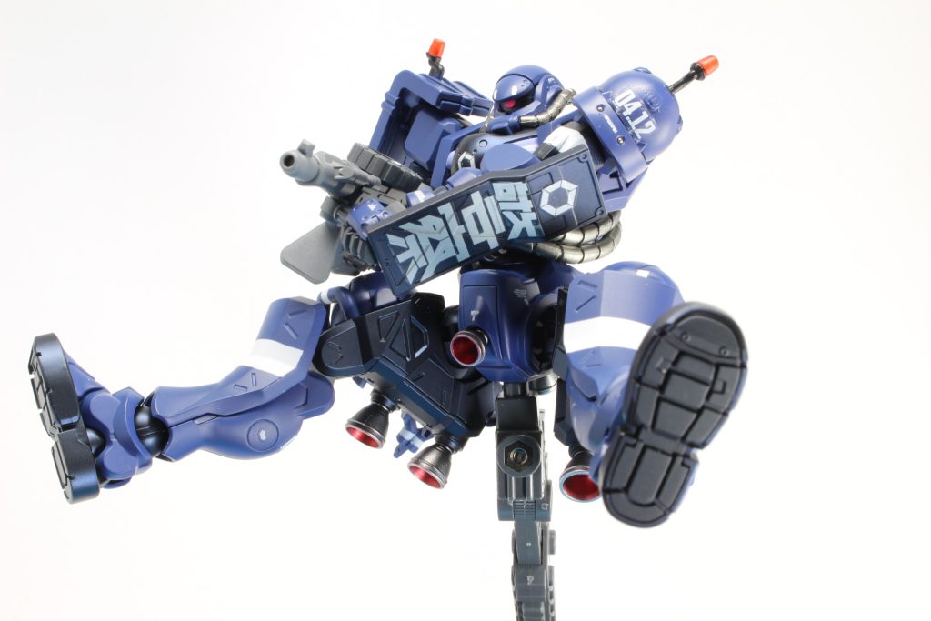 白のラインは付属のシールを使わずにマスキングで塗り分け