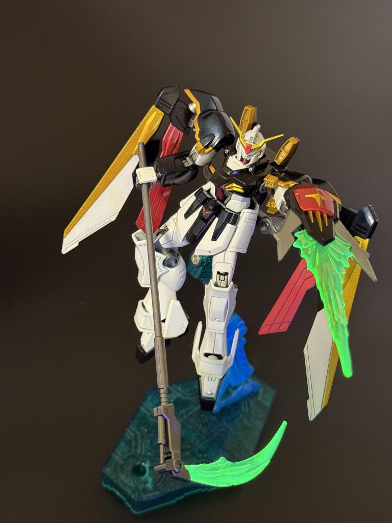 プリズムブルーブラックは一度使ったらやめられませんね😅超お気に入りの塗料ですが、時々ウガイをしながら吹かないと色味が変わってしまうことがあるようですね…ホワイトは初めてのパール塗装に挑戦しましたが、もうちょっとギラついた感じの塗料を選択してもよかったと思います…