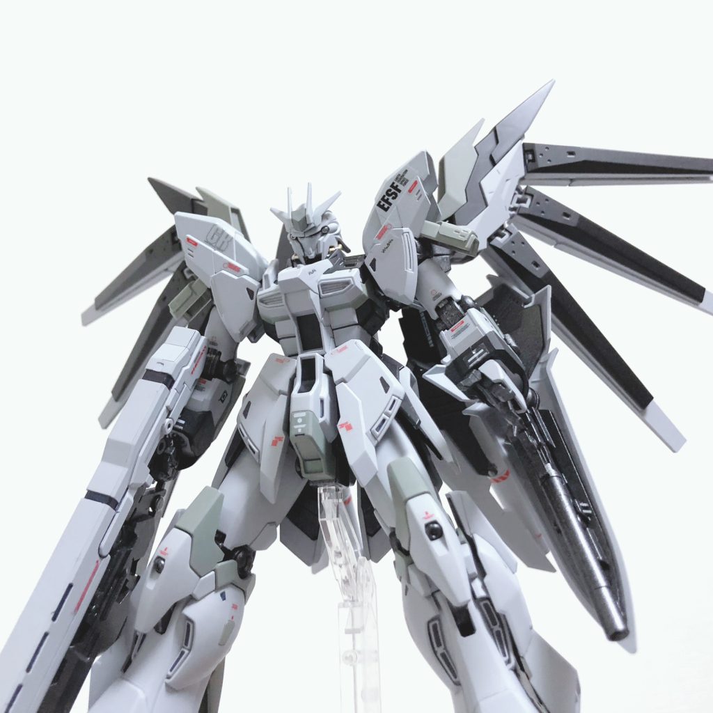 Hi-νガンダムとユニコーンガンダム０号機。ナラティブガンダムの存在がこの機体の可能性を引き出してくれてる気がします。