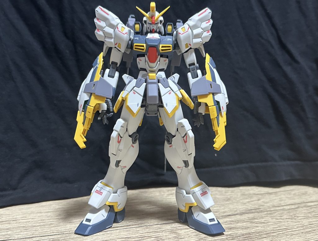 胴体を社外ボールジョイント分(6mmくらい?)延長して、それに合わせて二の腕を4mmほど延長。肩フレーム胴体側を2mm程外側にオフセット、外装も合わせて開口。肩取り付け位置も更に外側に1mmオフセット。