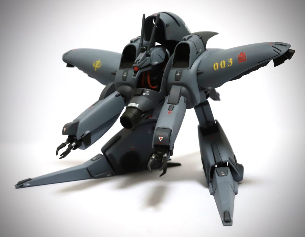 ディテールアップパーツでドレスアップし、関節はボールジョイントに置き換えました。