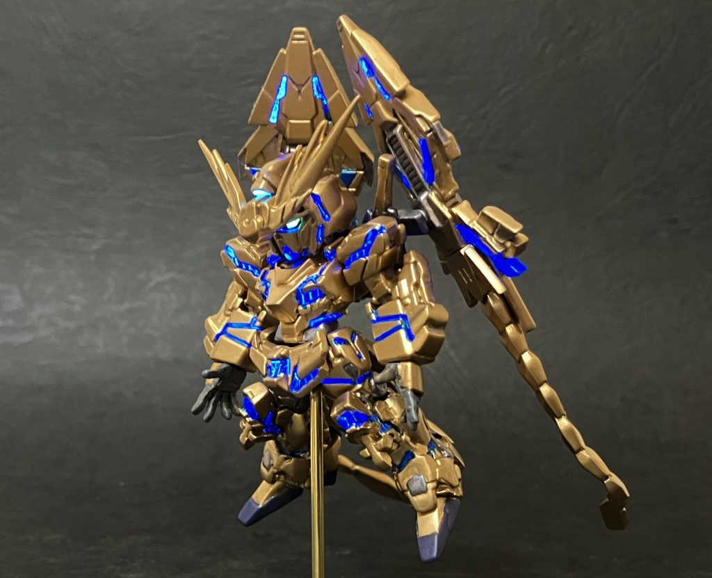 サイコフレームは蛍光塗料で発光